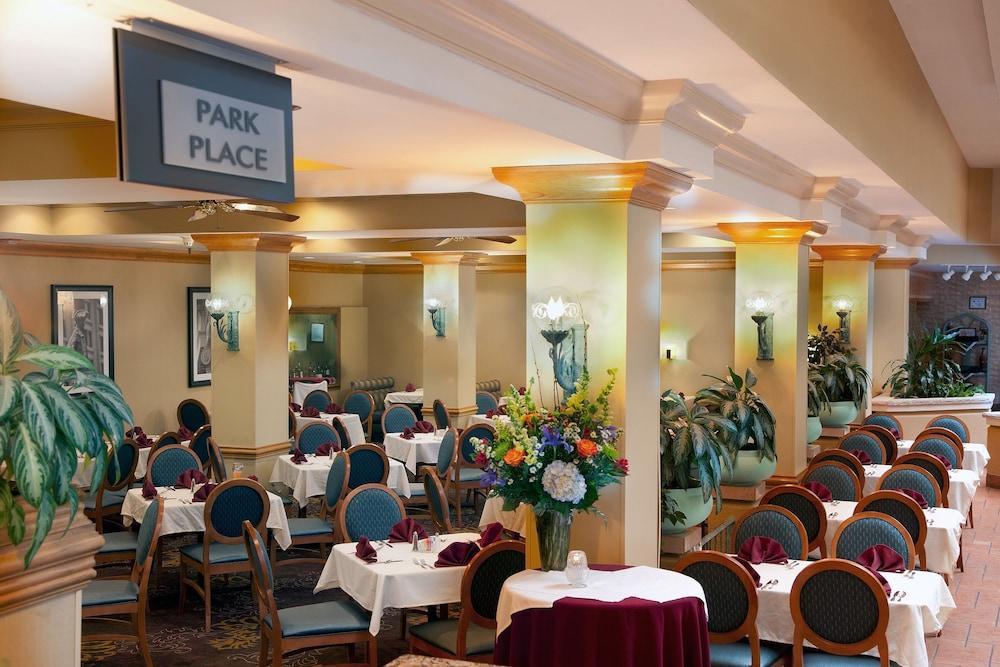 Embassy Suites By Hilton Greensboro Airport Ресторант снимка