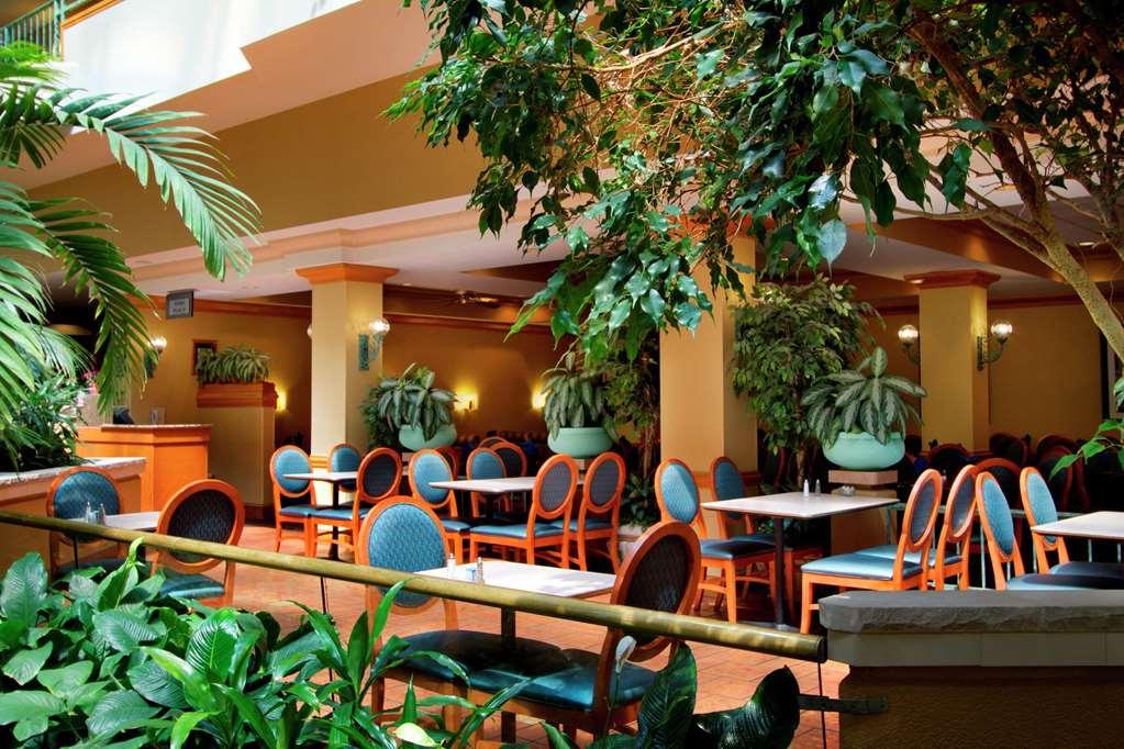 Embassy Suites By Hilton Greensboro Airport Ресторант снимка