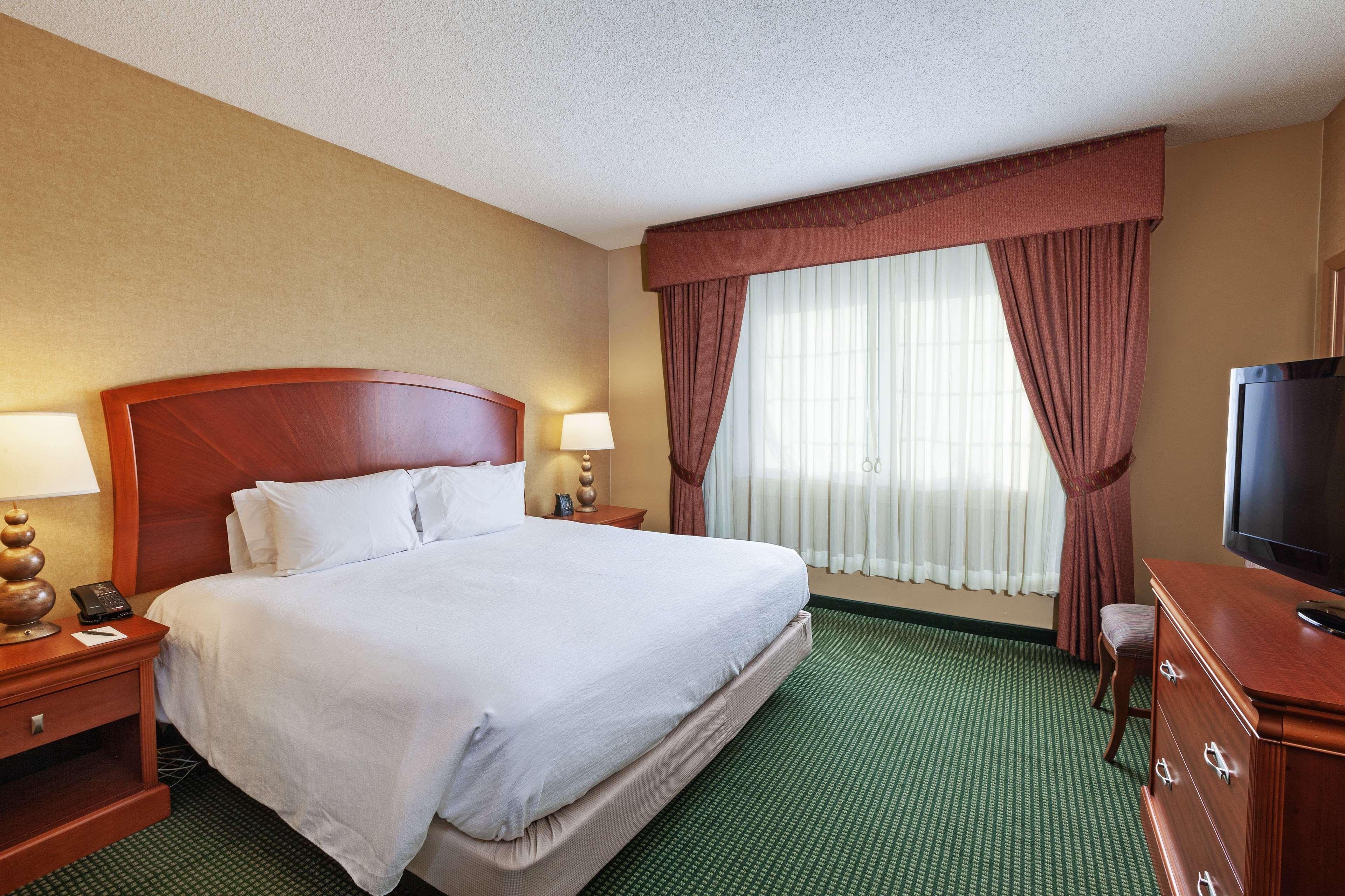 Embassy Suites By Hilton Greensboro Airport Екстериор снимка