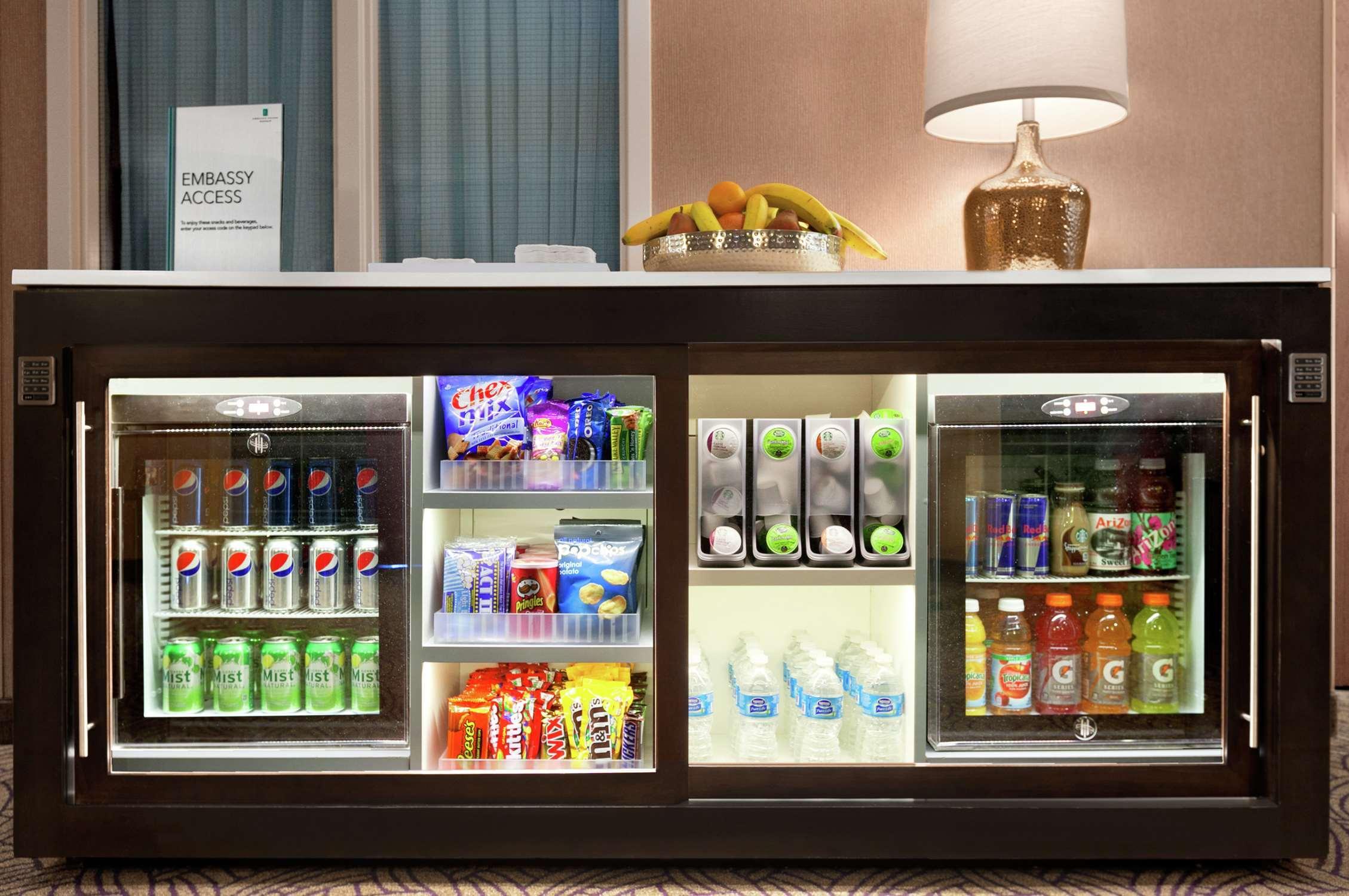 Embassy Suites By Hilton Greensboro Airport Екстериор снимка