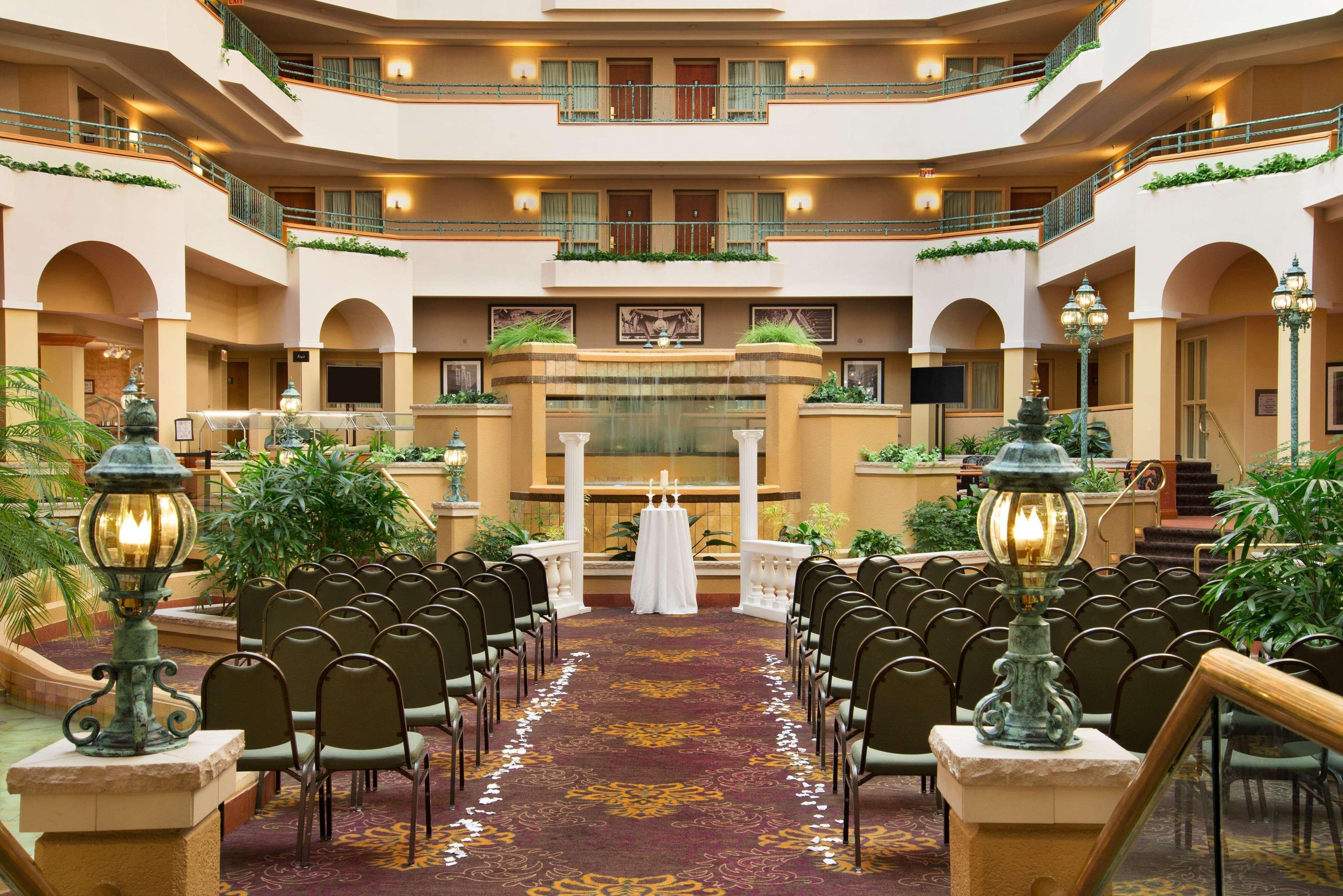 Embassy Suites By Hilton Greensboro Airport Екстериор снимка