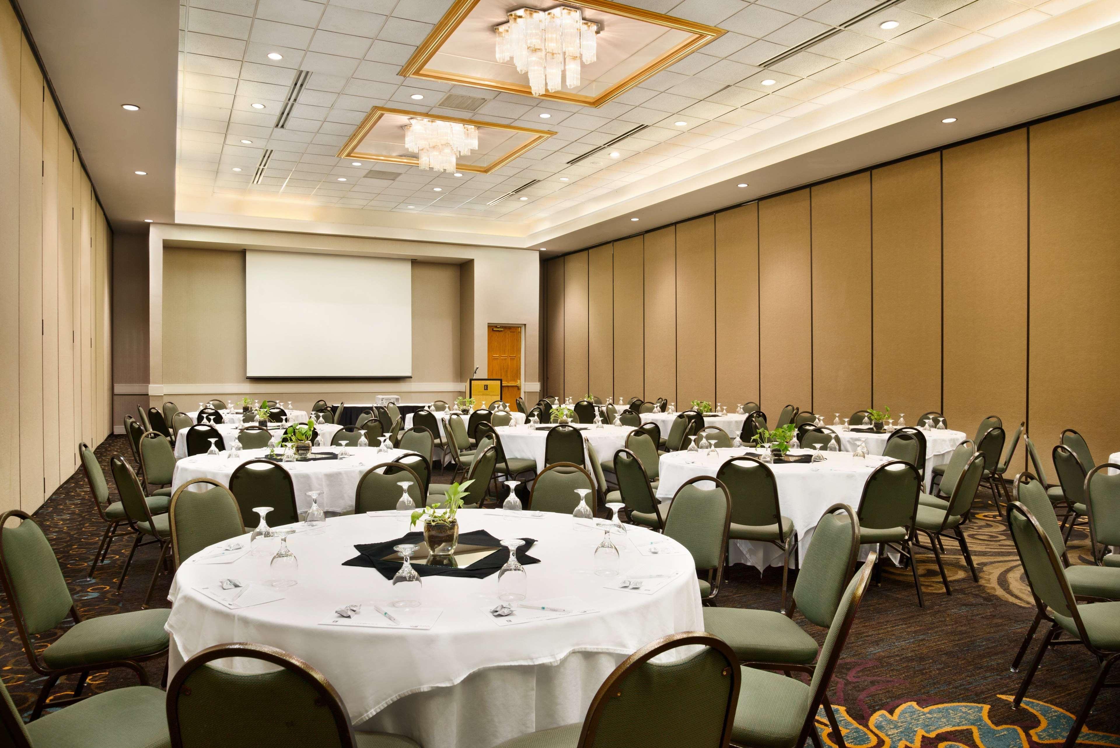 Embassy Suites By Hilton Greensboro Airport Екстериор снимка