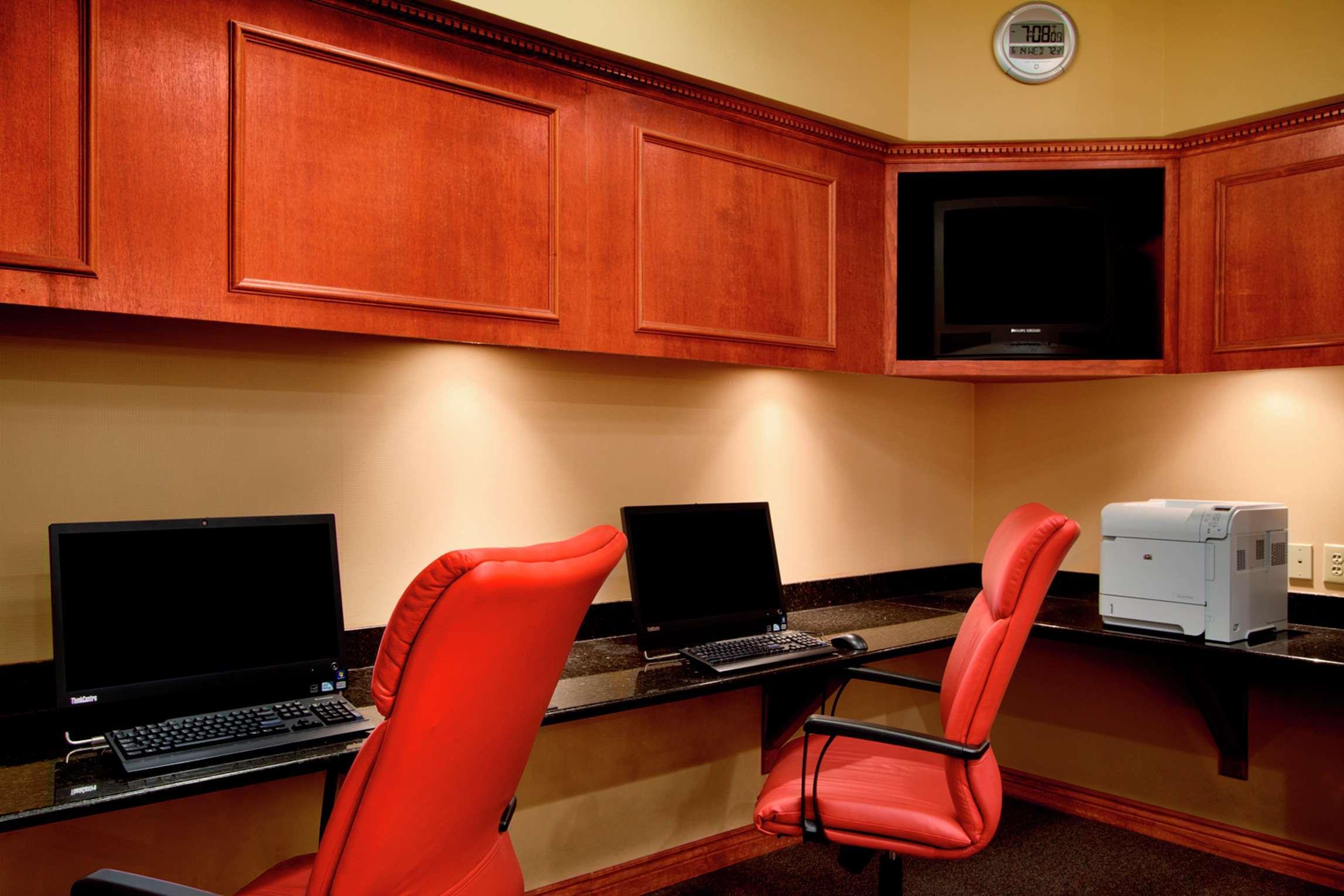 Embassy Suites By Hilton Greensboro Airport Екстериор снимка