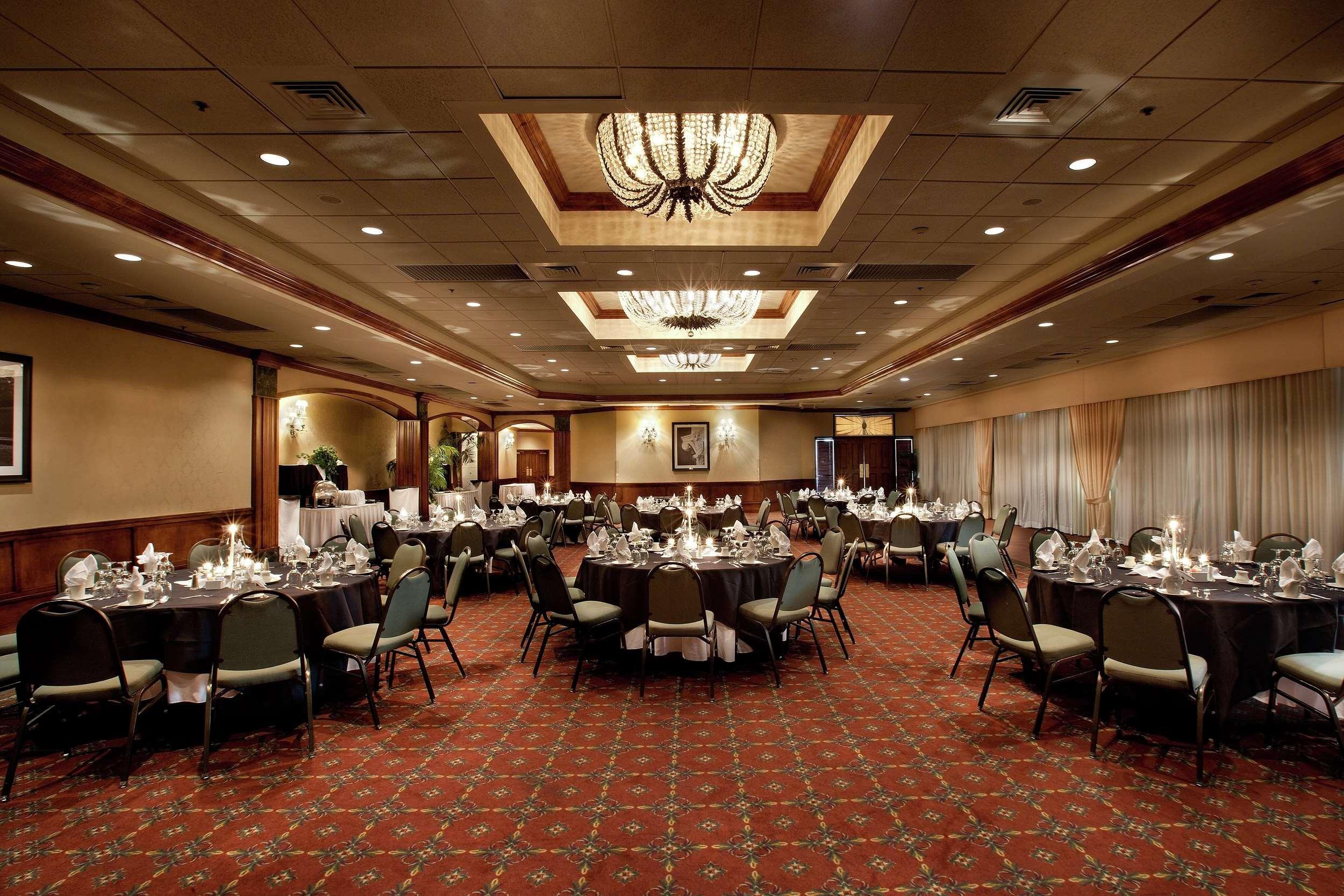 Embassy Suites By Hilton Greensboro Airport Екстериор снимка