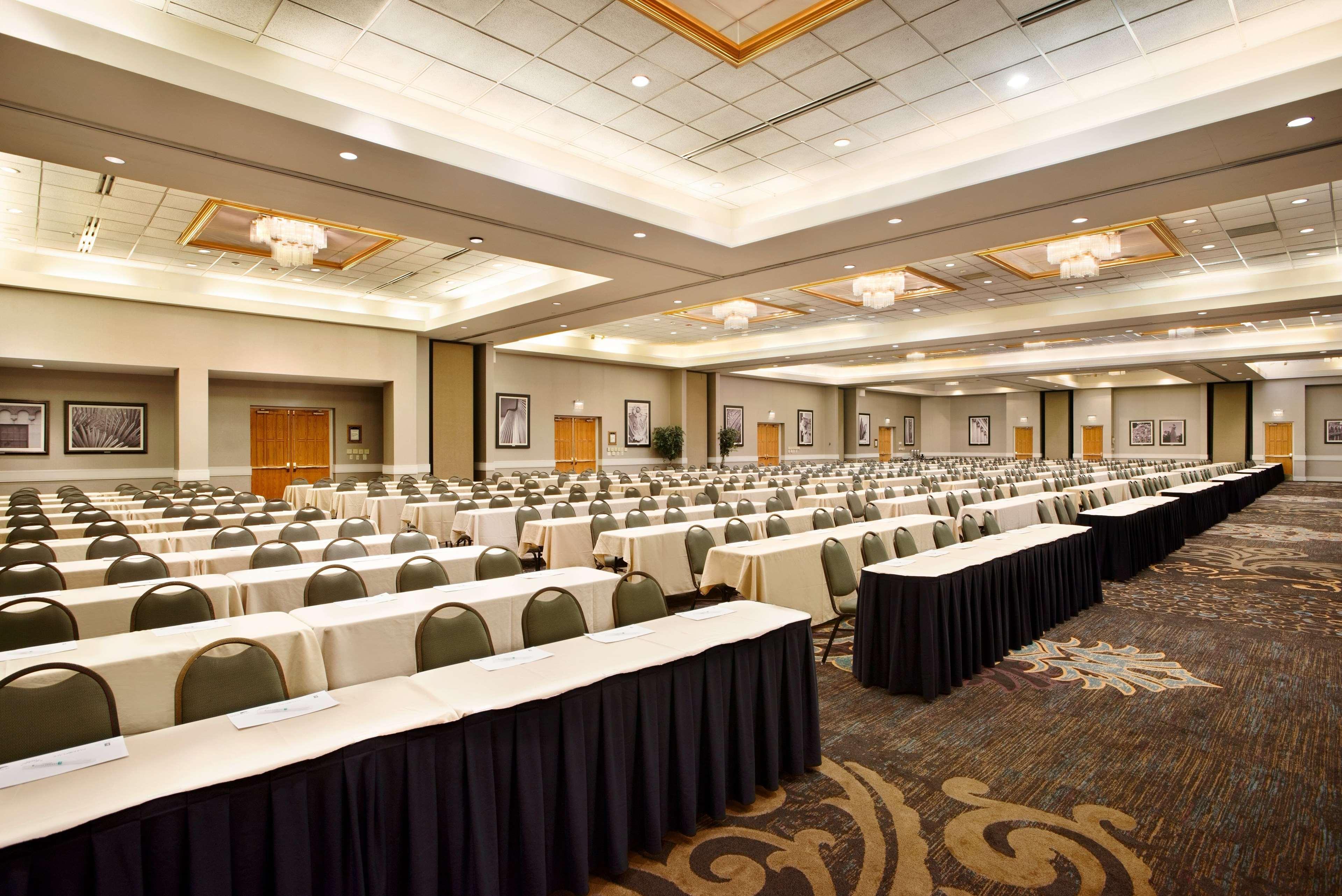 Embassy Suites By Hilton Greensboro Airport Екстериор снимка