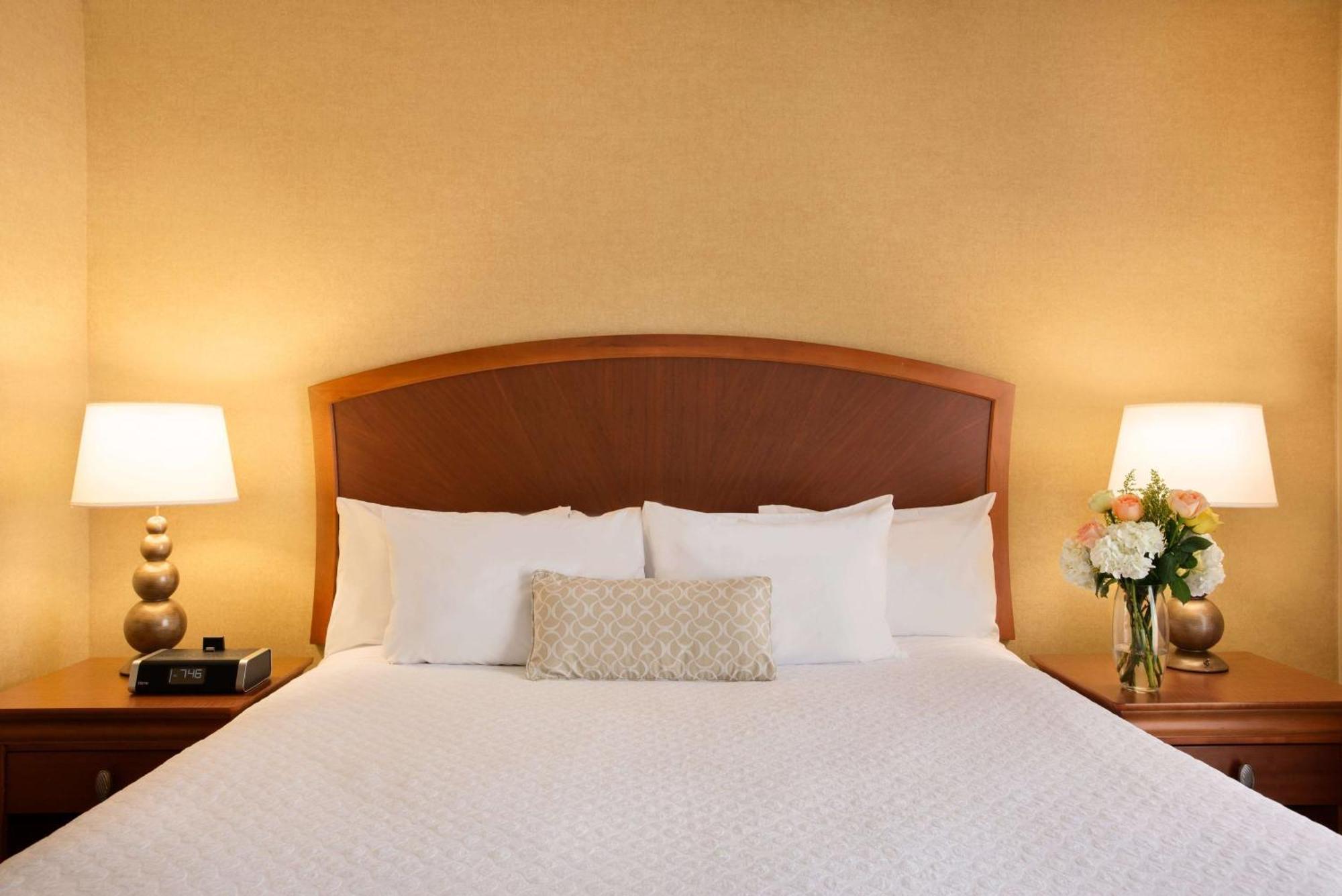 Embassy Suites By Hilton Greensboro Airport Екстериор снимка