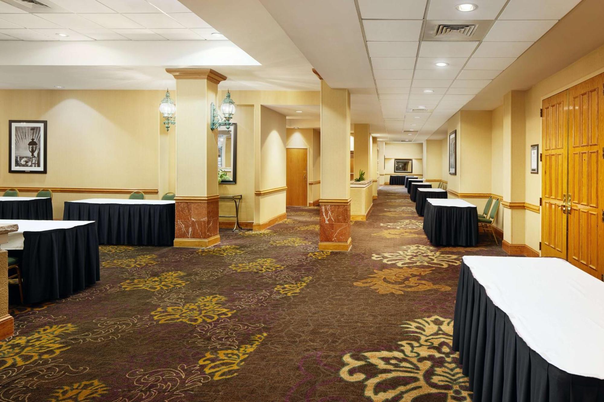 Embassy Suites By Hilton Greensboro Airport Екстериор снимка