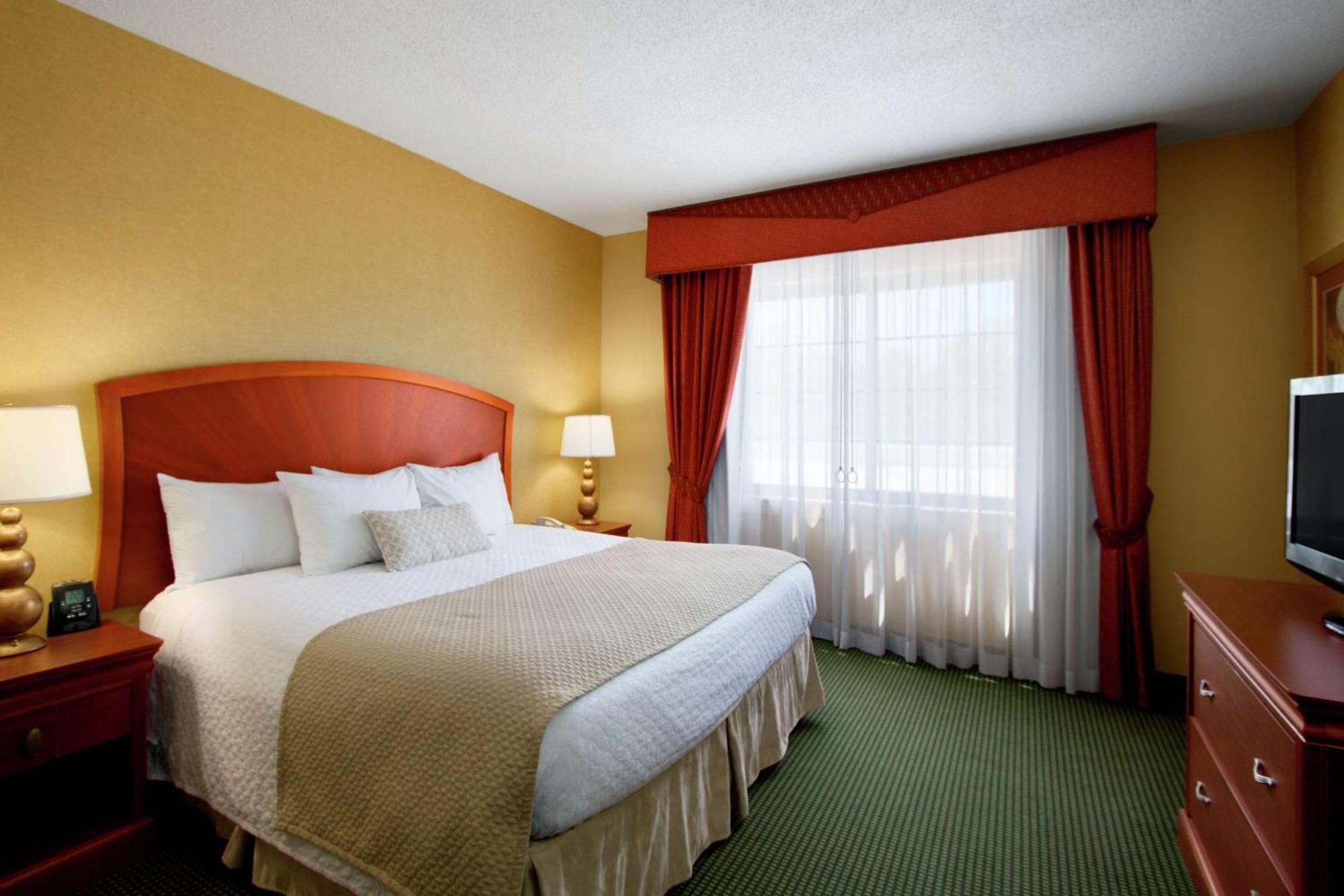 Embassy Suites By Hilton Greensboro Airport Екстериор снимка