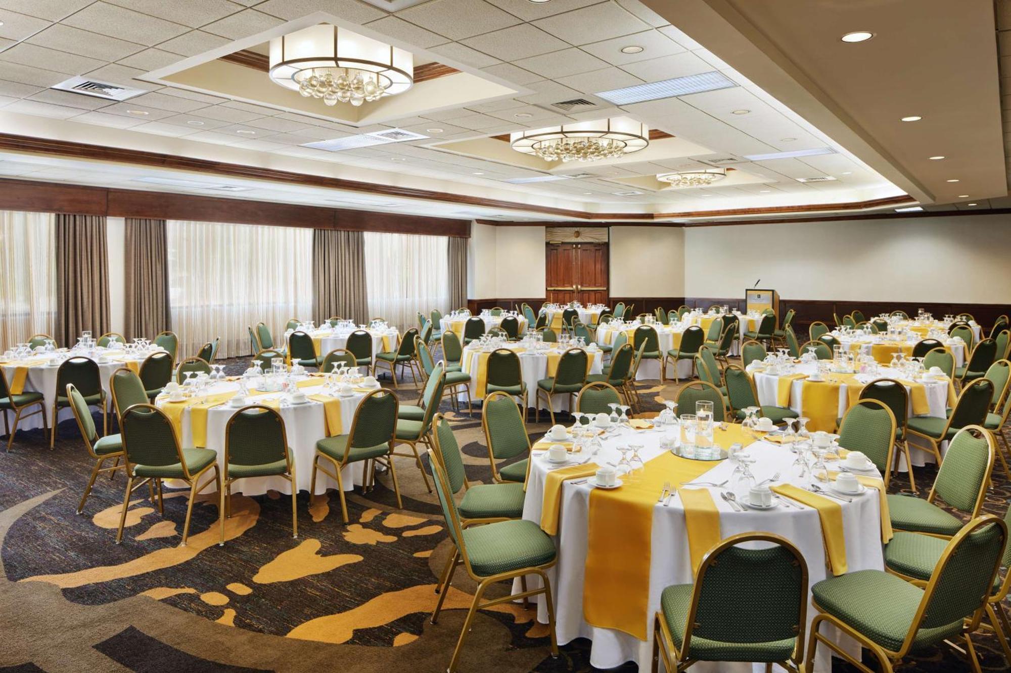 Embassy Suites By Hilton Greensboro Airport Екстериор снимка