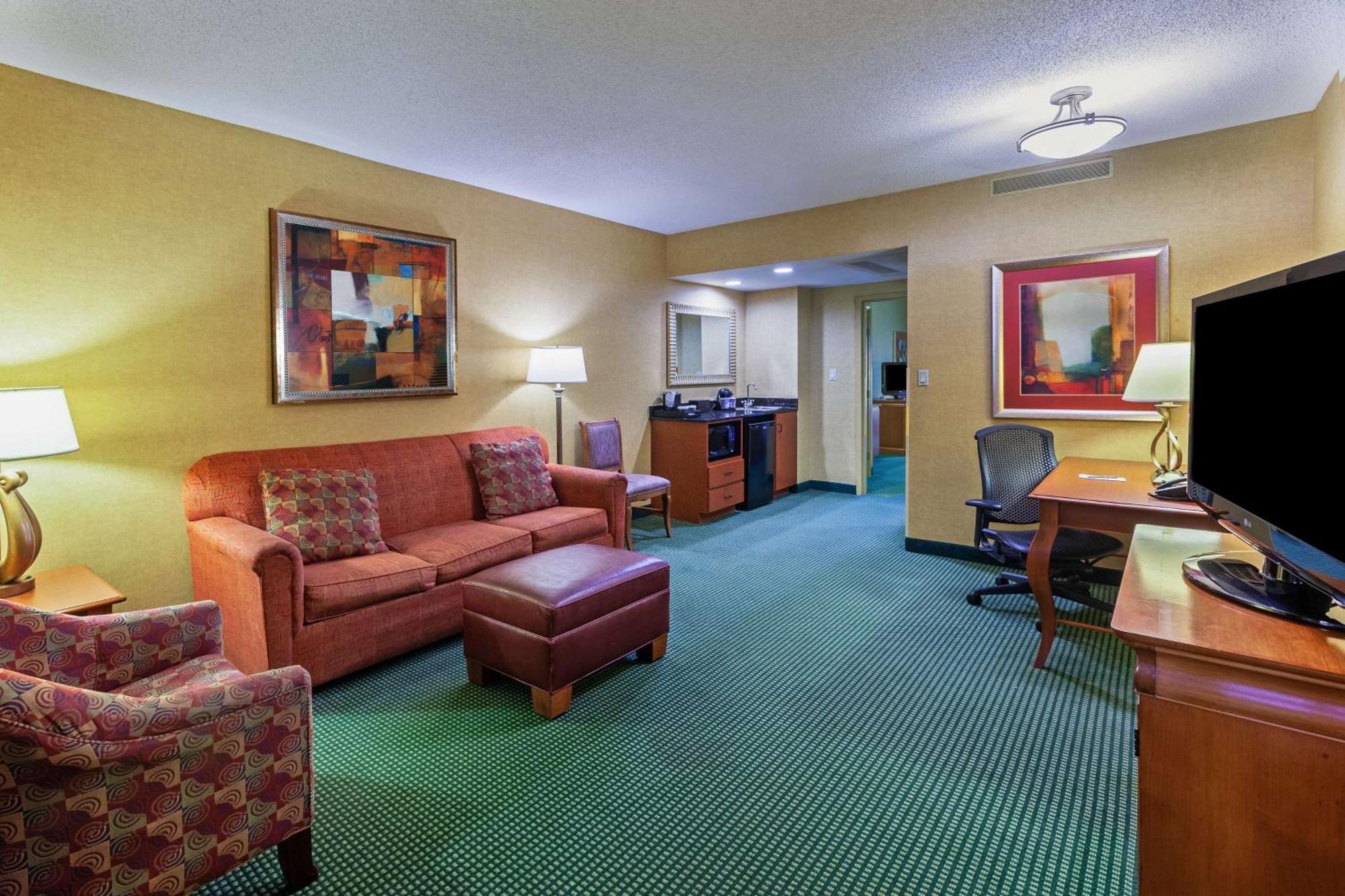 Embassy Suites By Hilton Greensboro Airport Екстериор снимка