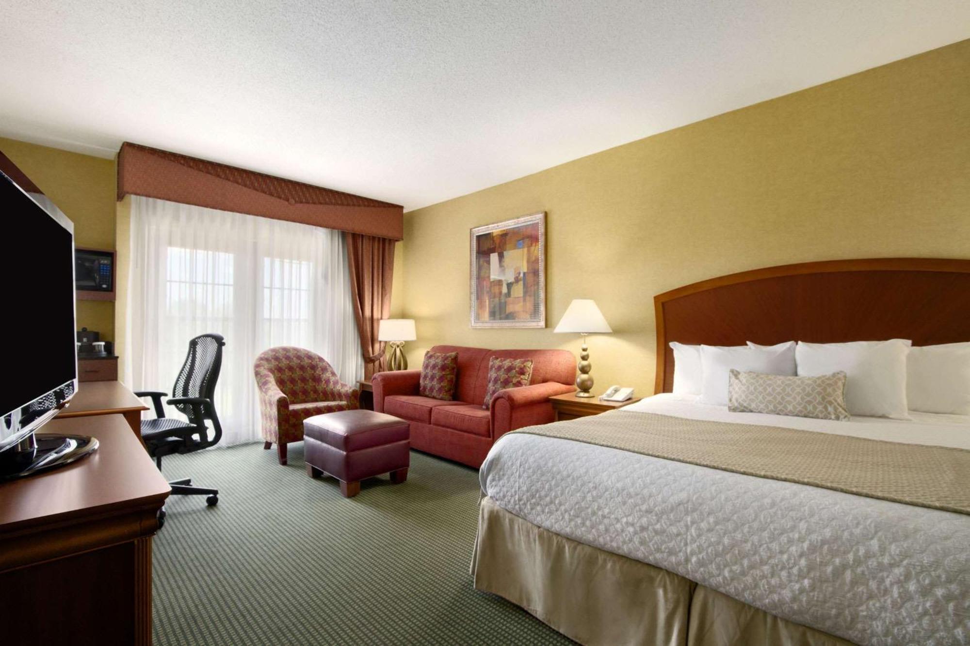 Embassy Suites By Hilton Greensboro Airport Екстериор снимка