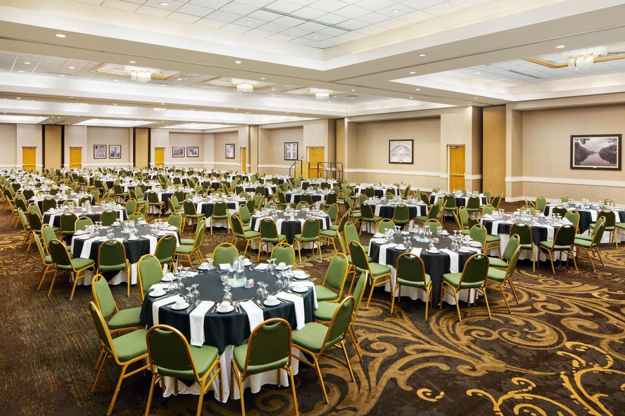 Embassy Suites By Hilton Greensboro Airport Екстериор снимка