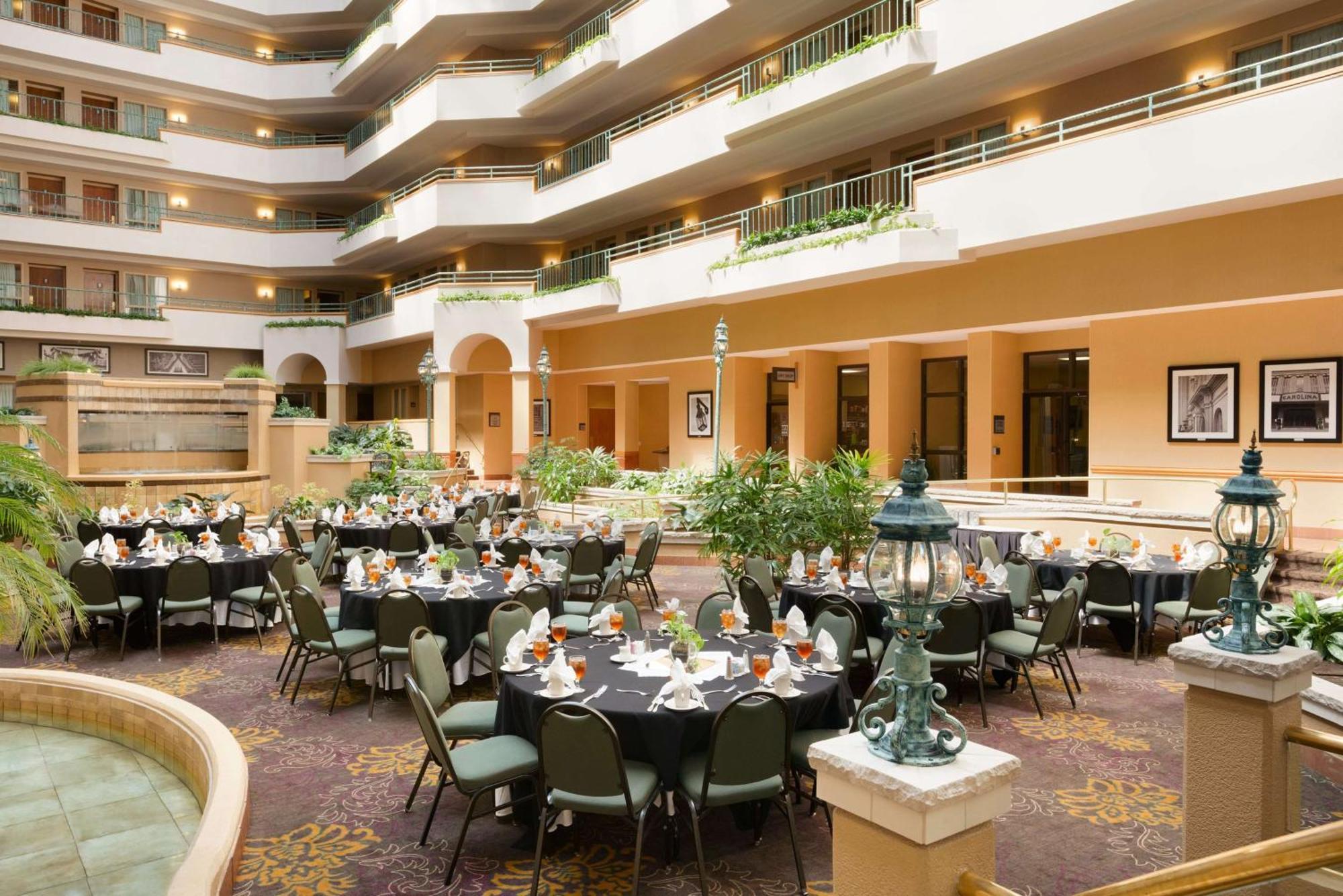 Embassy Suites By Hilton Greensboro Airport Екстериор снимка