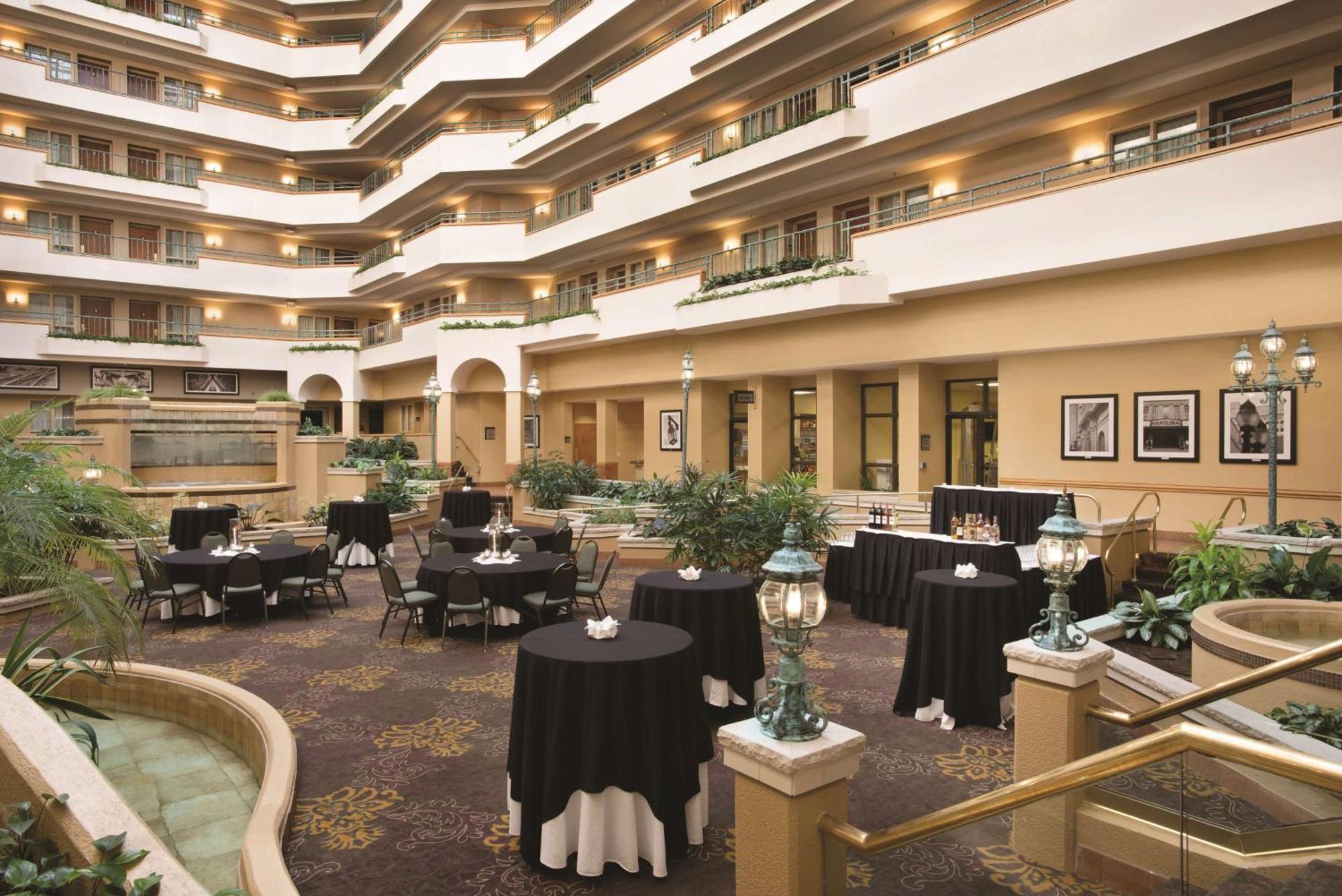 Embassy Suites By Hilton Greensboro Airport Екстериор снимка