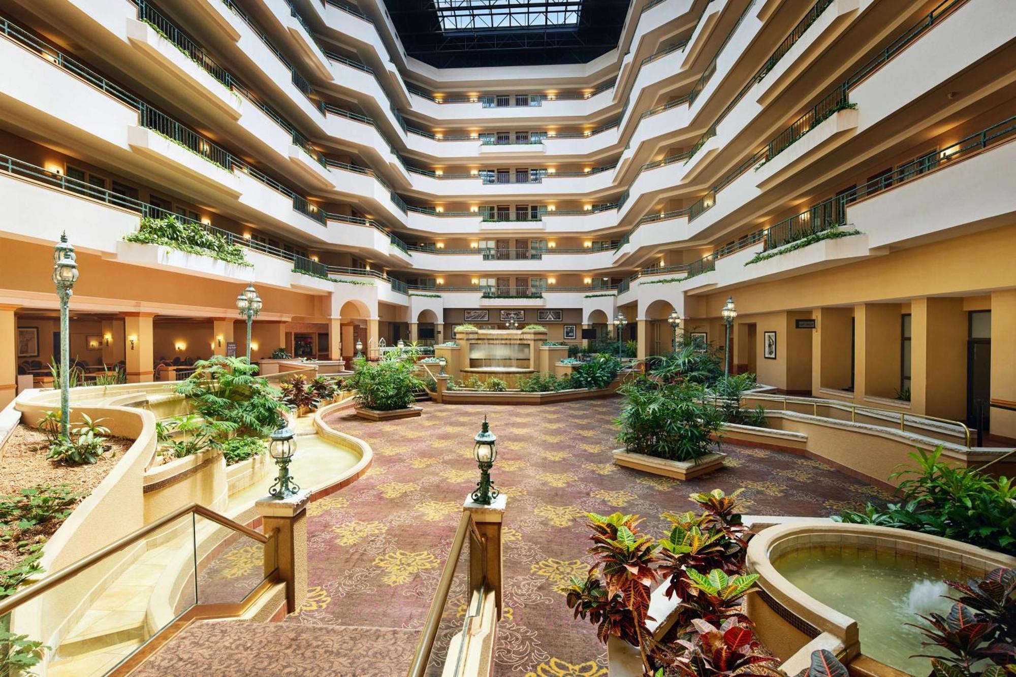 Embassy Suites By Hilton Greensboro Airport Екстериор снимка