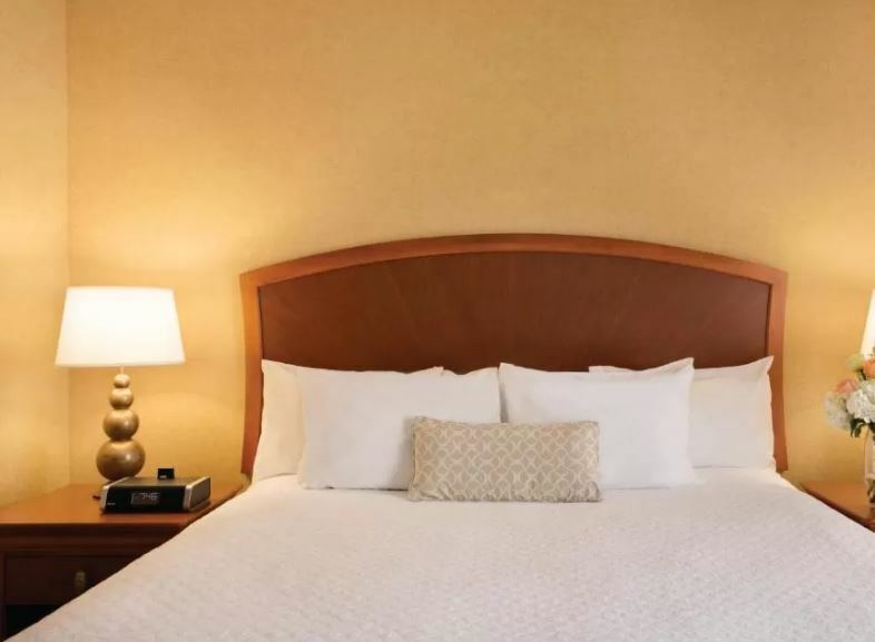 Embassy Suites By Hilton Greensboro Airport Екстериор снимка