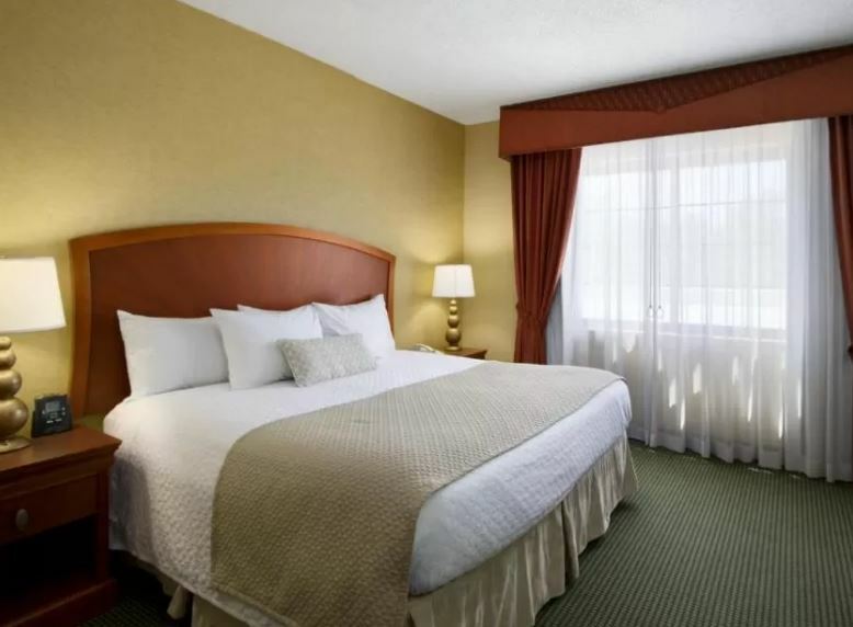 Embassy Suites By Hilton Greensboro Airport Екстериор снимка