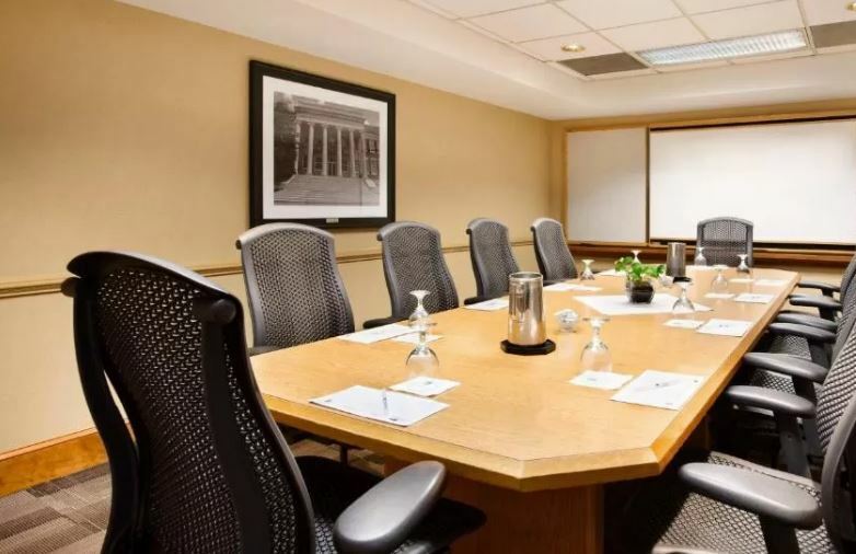 Embassy Suites By Hilton Greensboro Airport Екстериор снимка